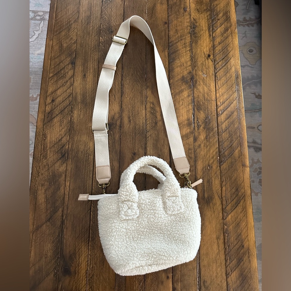 Universal Thread crossbody bag.